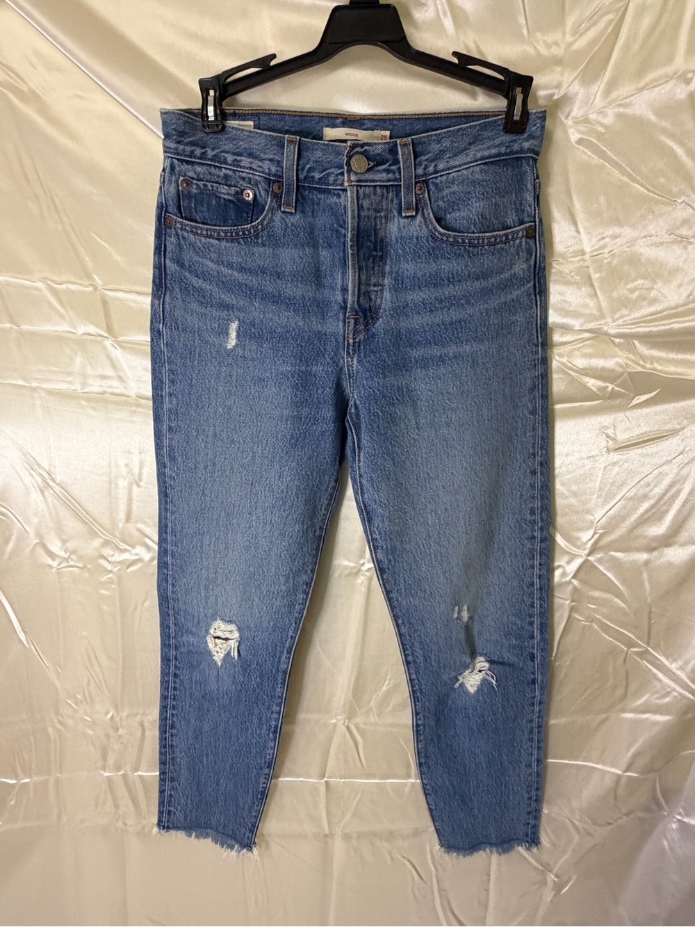 Levi’s Premium Wedgie Jeans 25 Distressed Medium Wash Raw Hem 100% Cotton